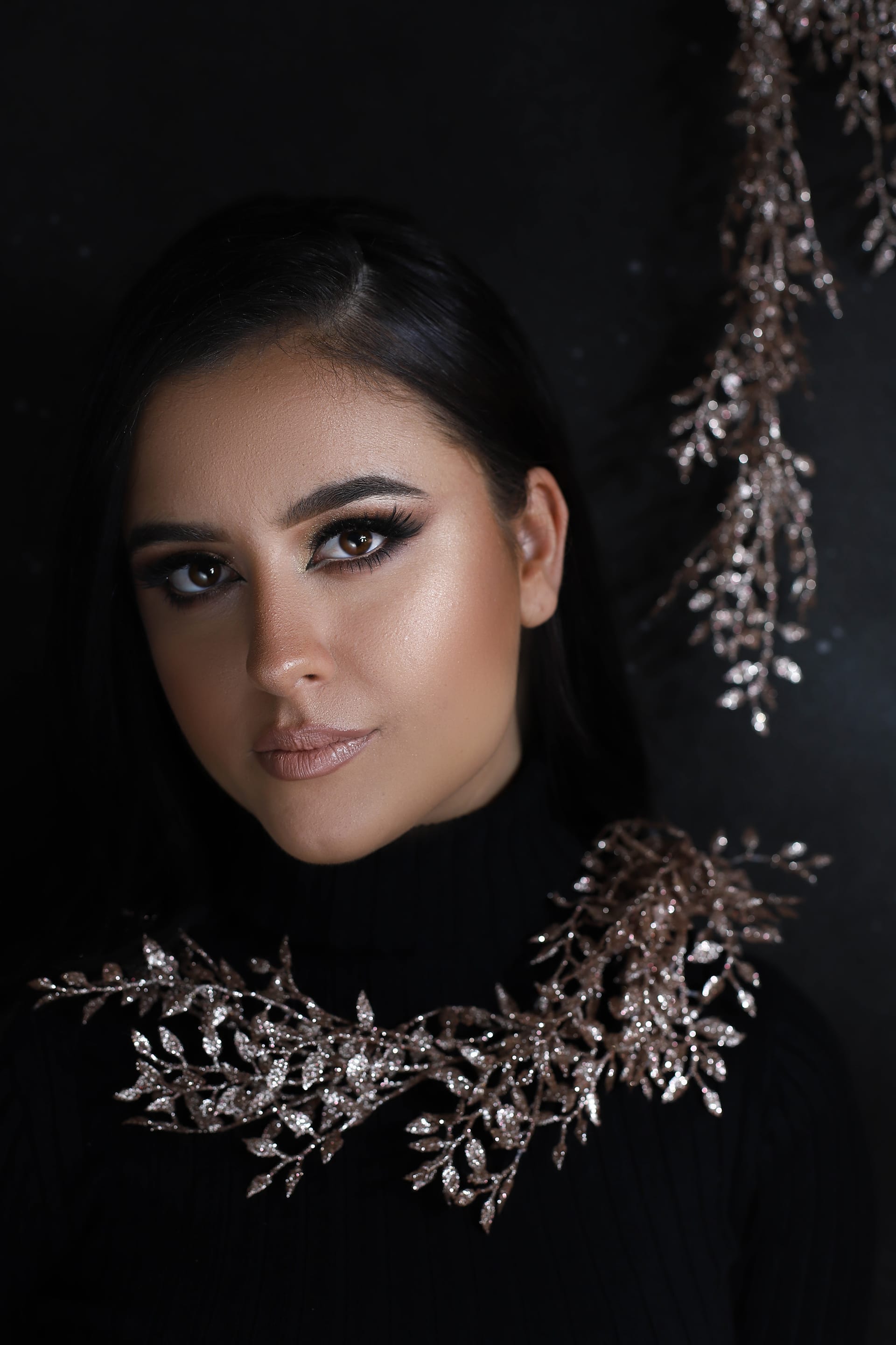 Svečani look – topli zlatni tonovi