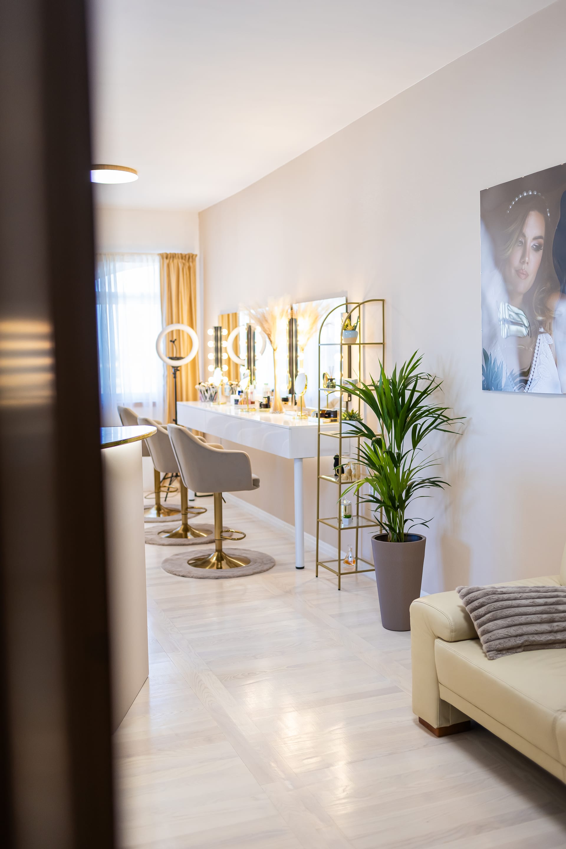 Novi studio – makeup kutak i sofa