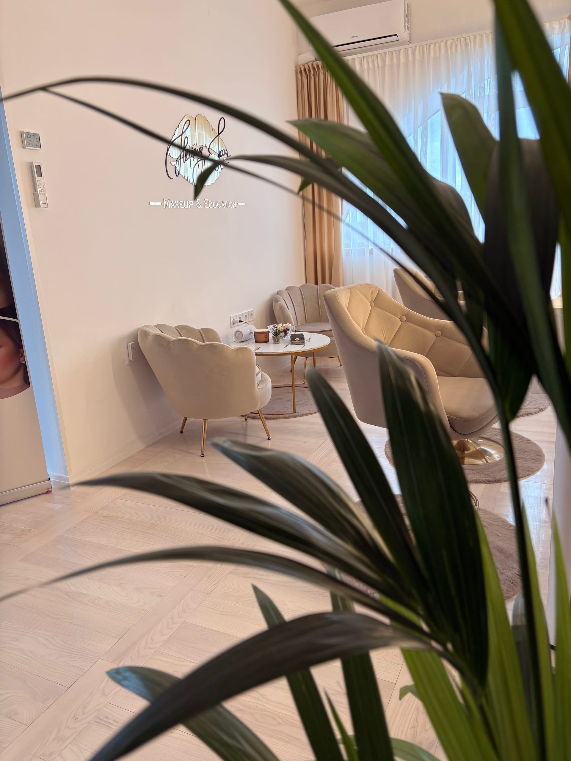 Novi studio – radni stol uz prozor